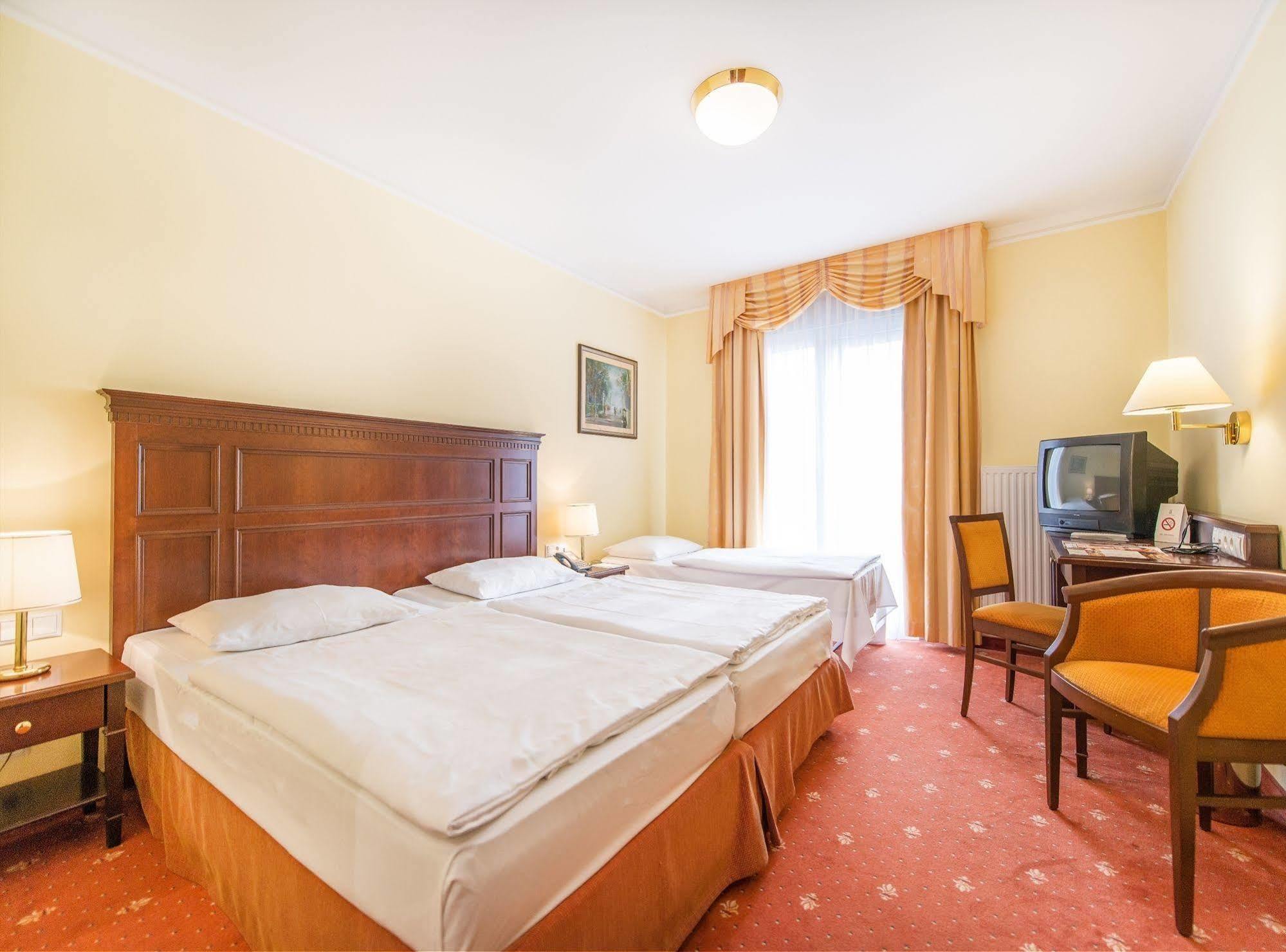 Select Hotel Prinz Eugen Wien Bagian luar foto